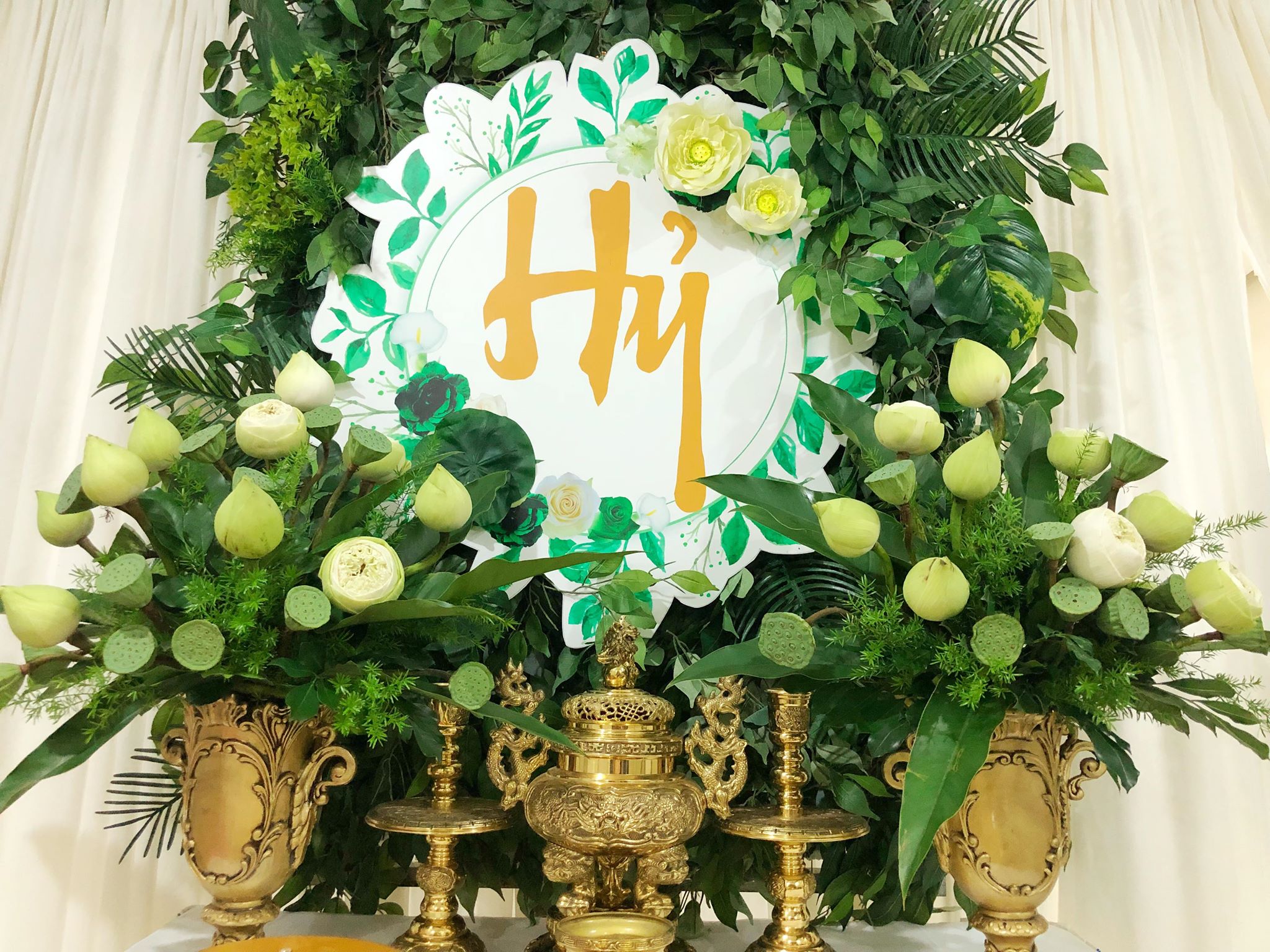 Cổng Hoa Cưới Độc Đáo Với Hoa Sen