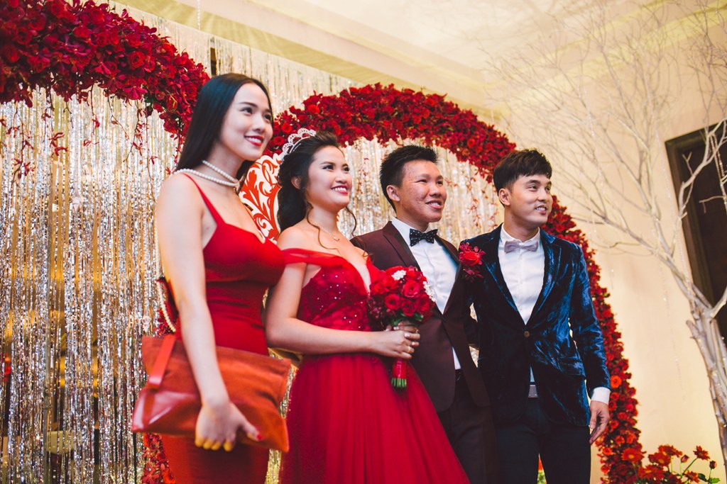 Bí kíp trang trí tiệc cưới sang trọng với tông màu đỏ