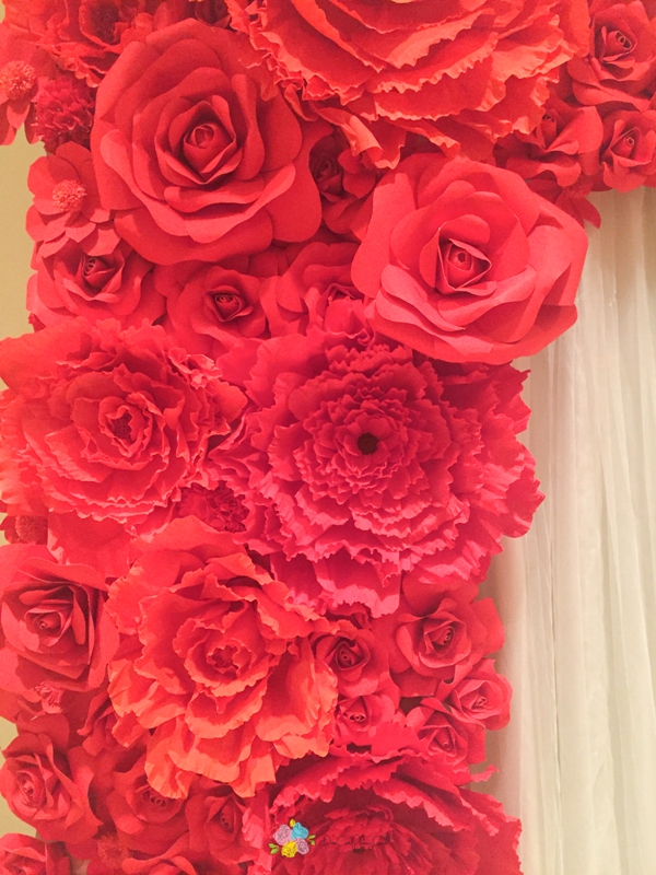 backdrop với nhiều loại hoa giấy 